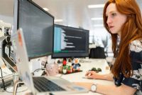 Logiciel sur mesure ou solution standard : comment trancher pour votre PME
